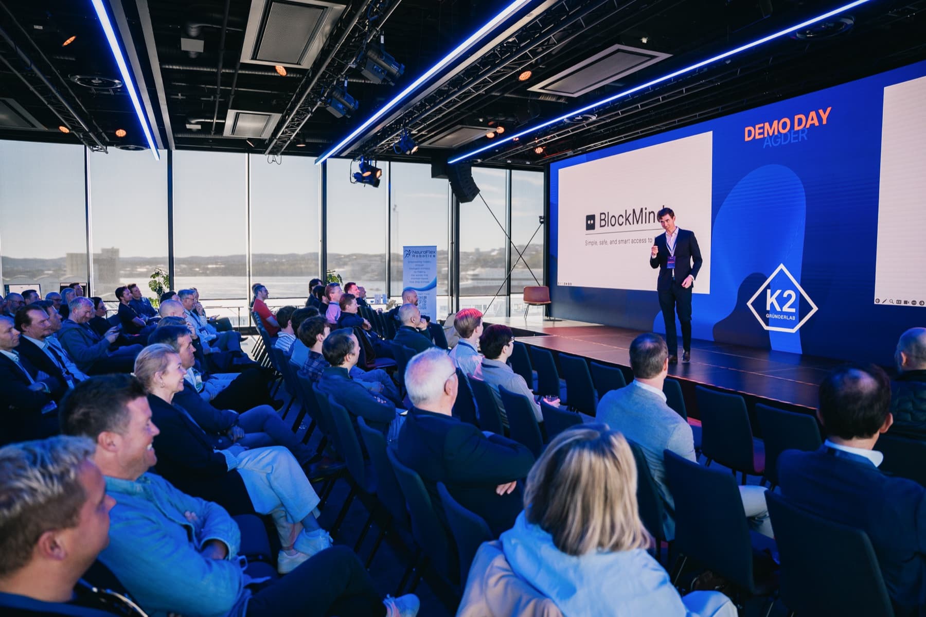 Oskar Solberg presenting BlockMind on stage at Demo Day Agder